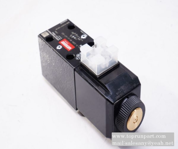 B220400000026 Solenoid directional control valve DG4V-3-22A-M-U-H7-60 SANY